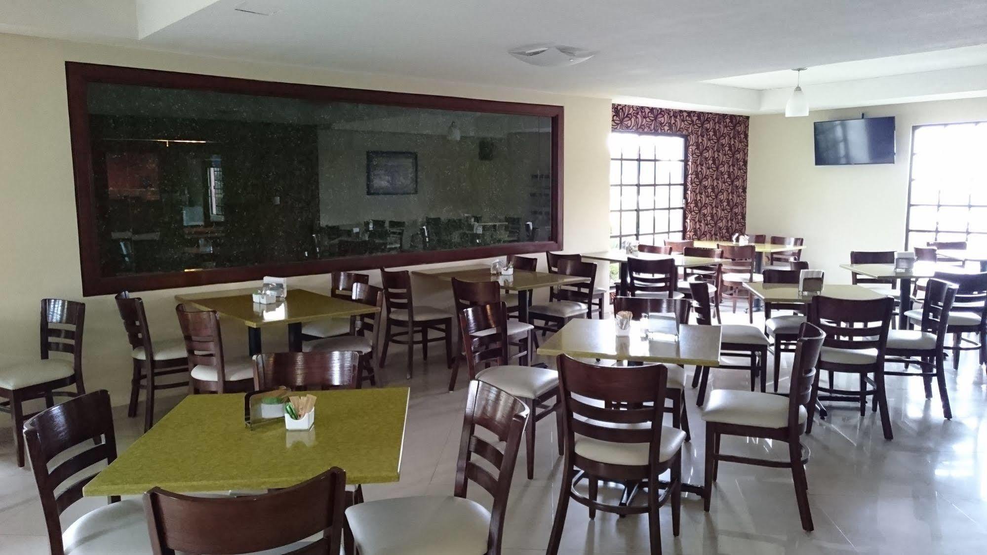 Quinta Dorada Hotel & Suites Saltillo Eksteriør billede