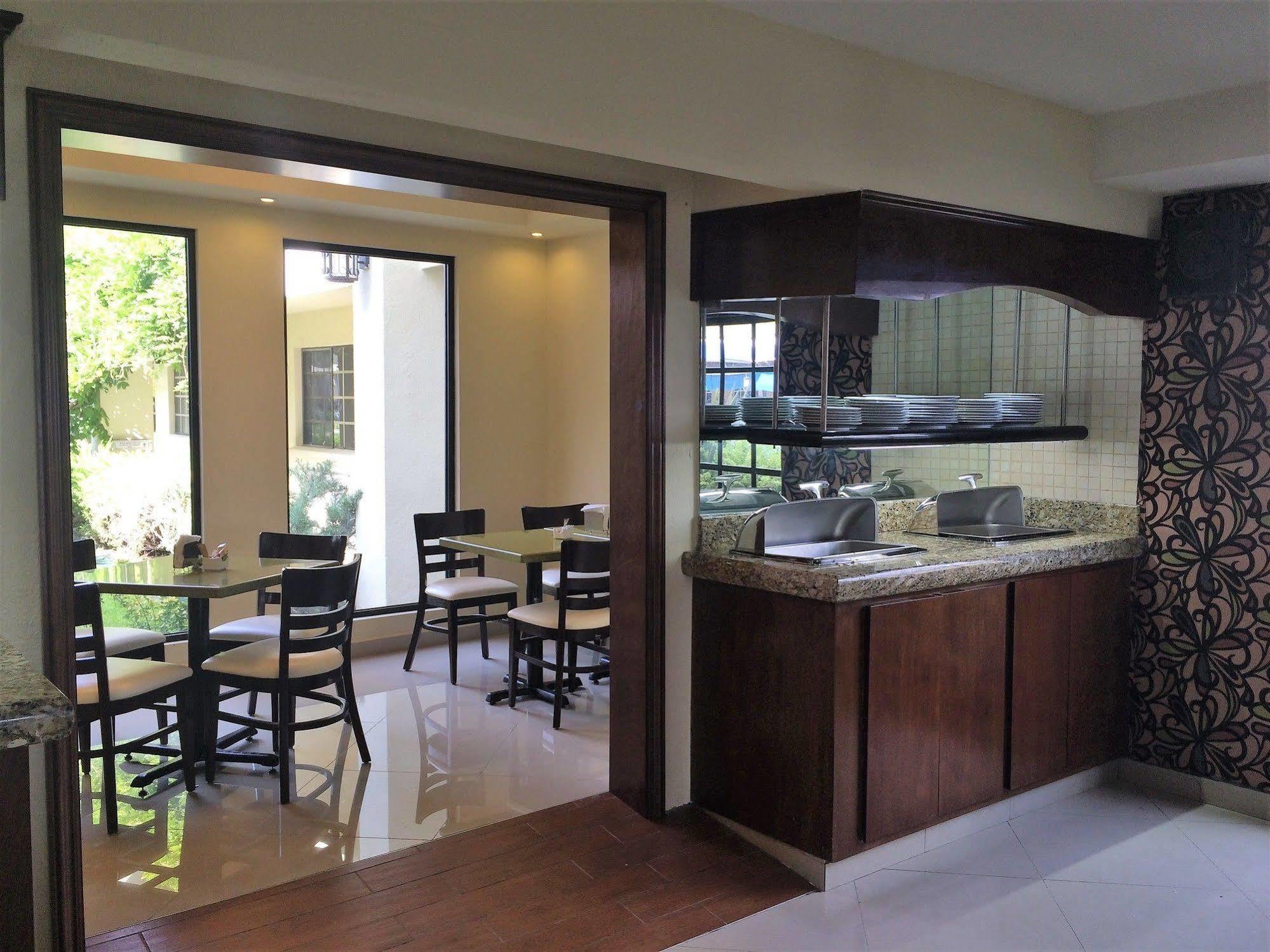 Quinta Dorada Hotel & Suites Saltillo Eksteriør billede